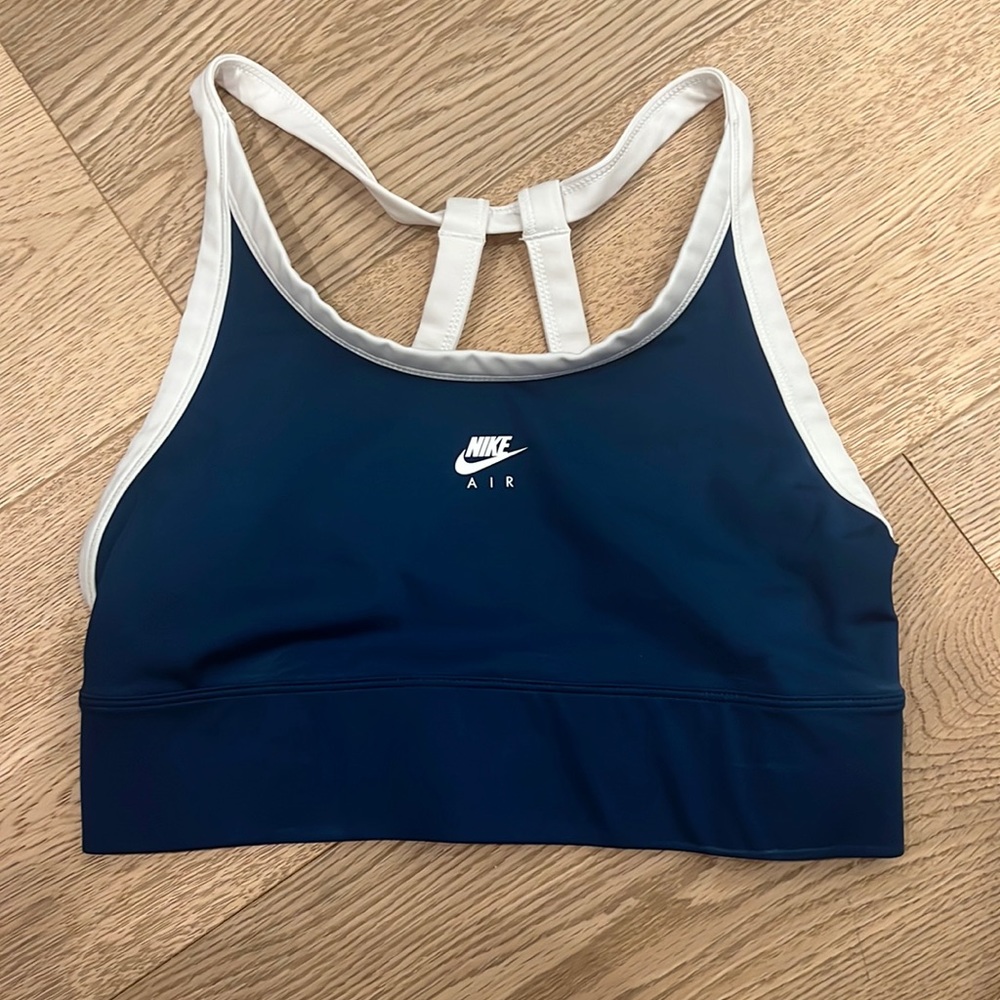 Nike sports bra size M